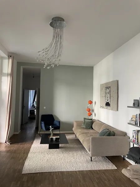 Bright Kreuzberg Hinterhaus Apartment with Spacious Balcony — photo 1